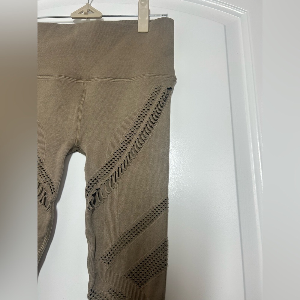 Alo Yoga Seamless Radiance Brown Mesh Tan Leggings size XS athleisure workout - Picture 7 of 13